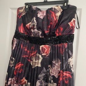 City Chic Floral satin evening dress